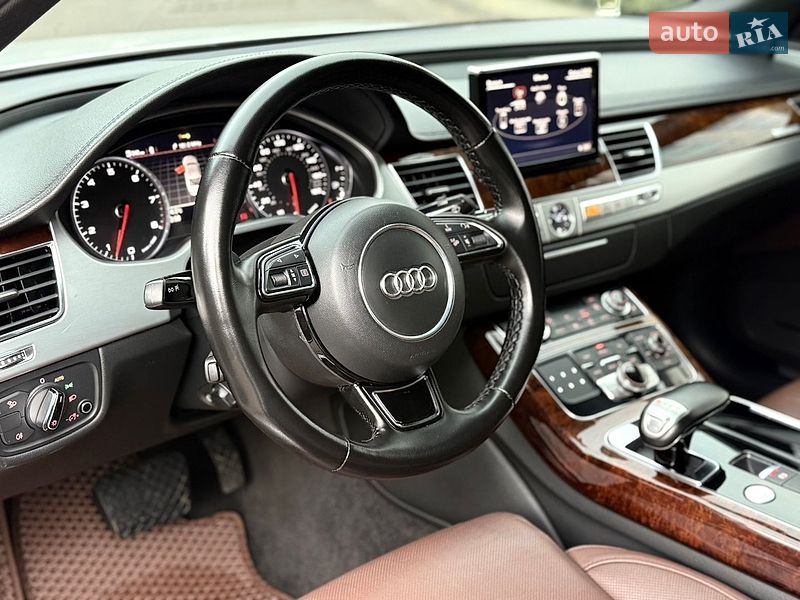 Седан Audi A8 2012 в Одесі