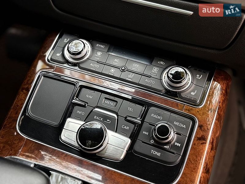 Седан Audi A8 2012 в Одесі
