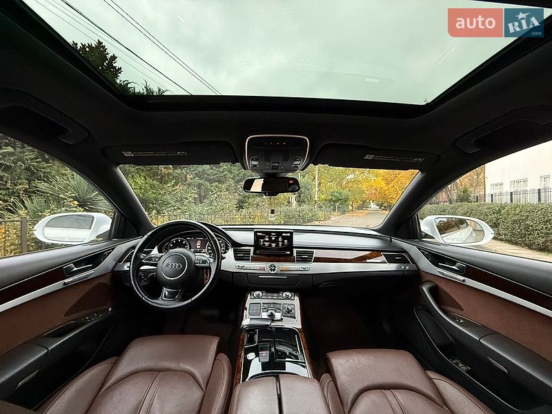 Седан Audi A8 2012 в Одесі