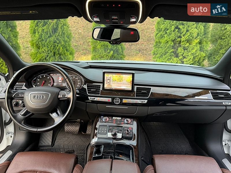 Седан Audi A8 2015 в Рівному