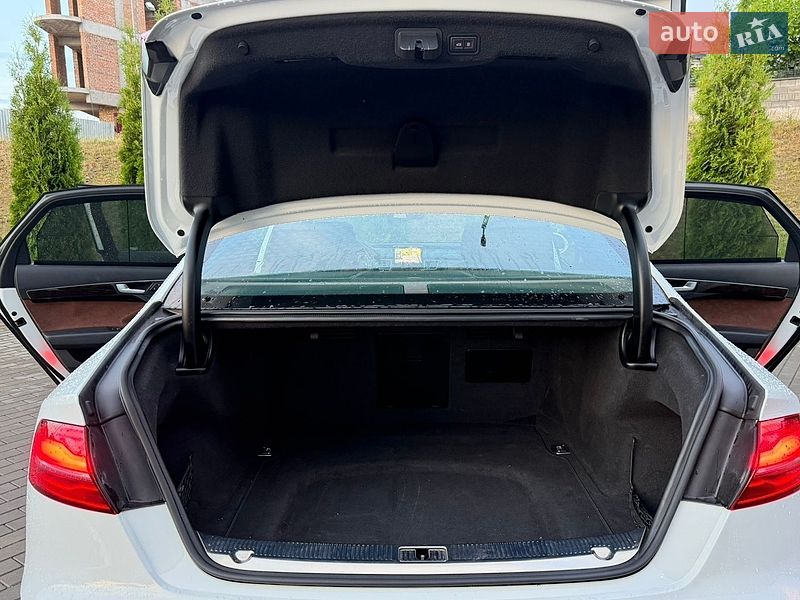 Седан Audi A8 2015 в Рівному
