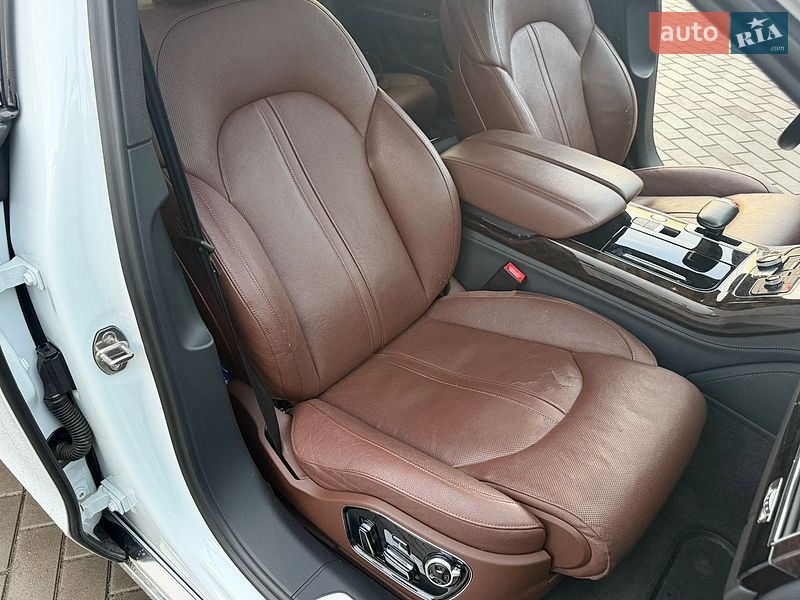 Седан Audi A8 2015 в Рівному