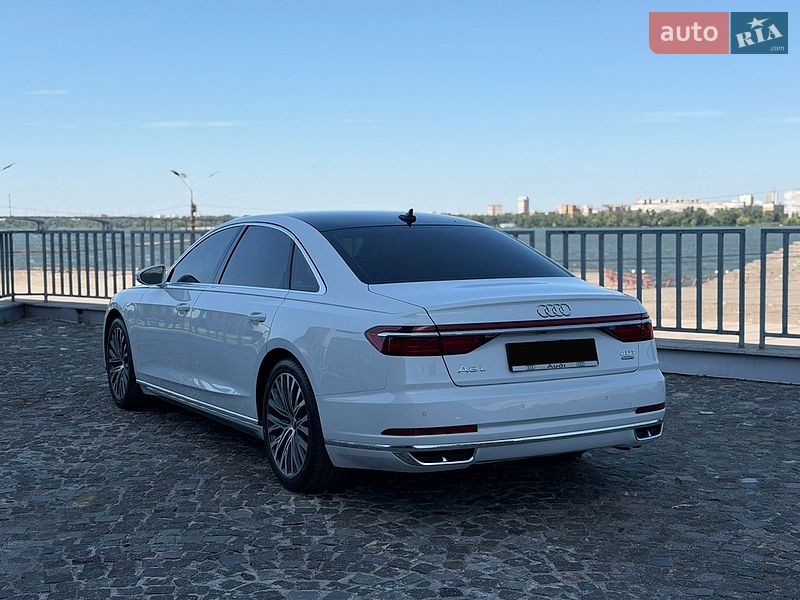 Седан Audi A8 2020 в Дніпрі