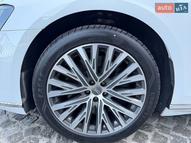 Седан Audi A8 2020 в Дніпрі