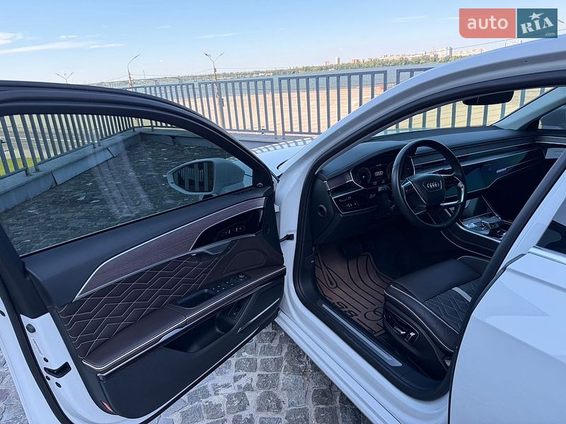 Седан Audi A8 2020 в Дніпрі