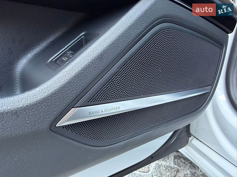 Седан Audi A8 2020 в Дніпрі