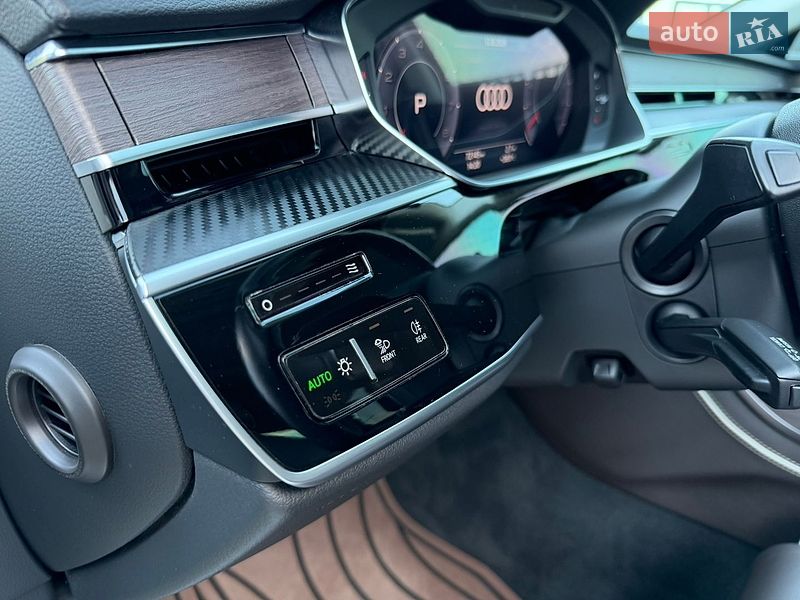 Седан Audi A8 2020 в Дніпрі