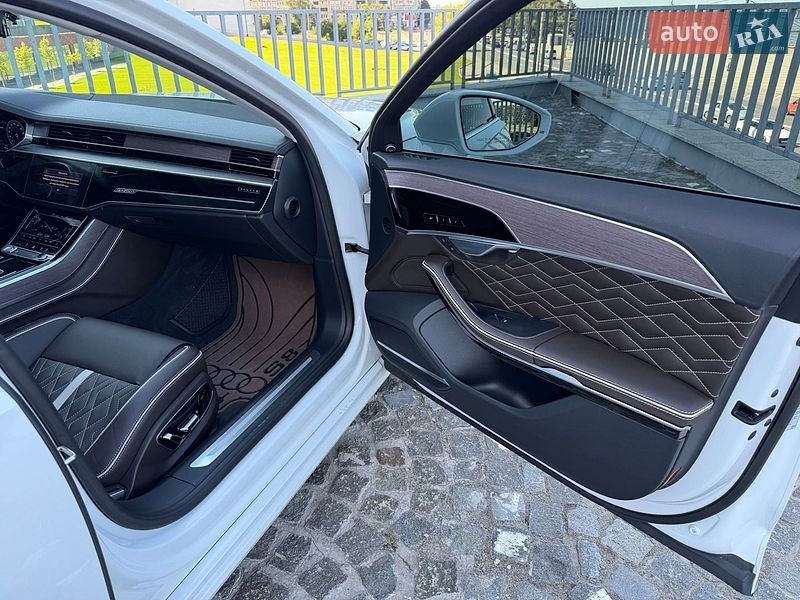 Седан Audi A8 2020 в Дніпрі