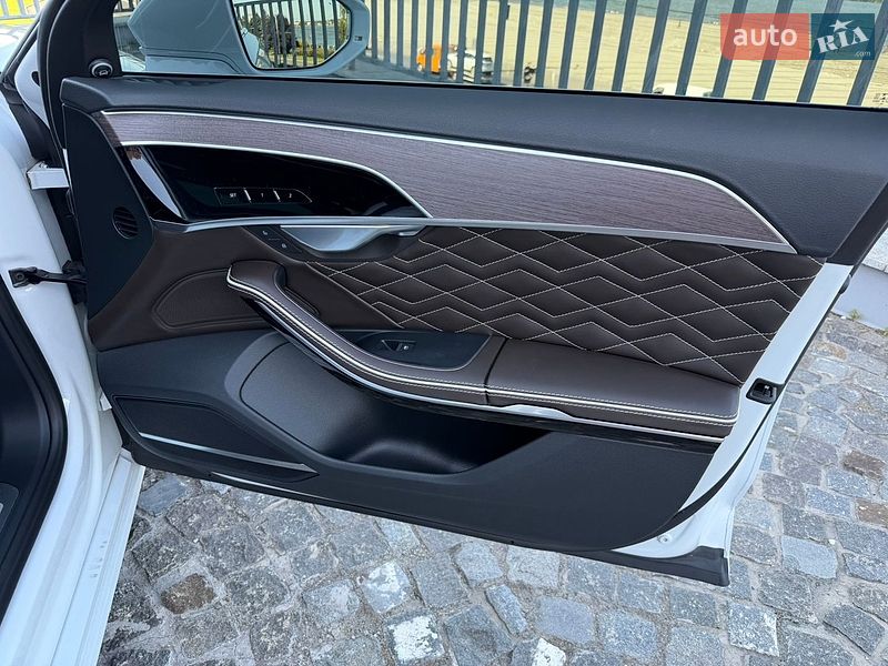 Седан Audi A8 2020 в Дніпрі