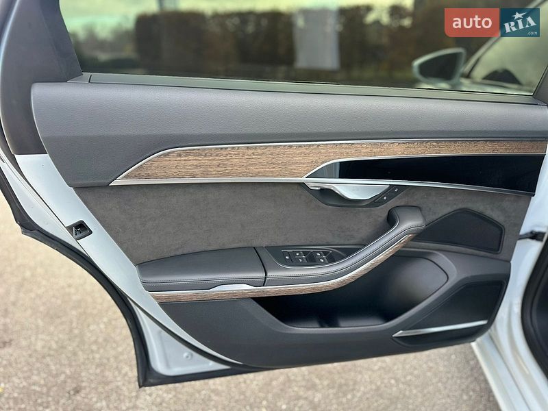 Седан Audi A8 2020 в Києві