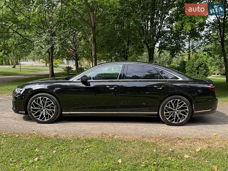 Седан Audi A8 2024 в Хмельницькому