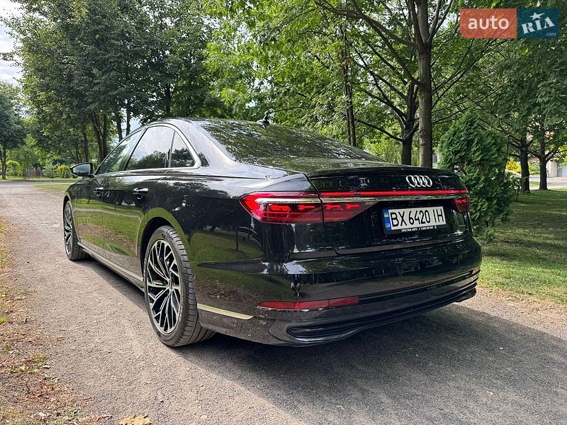 Седан Audi A8 2024 в Хмельницькому