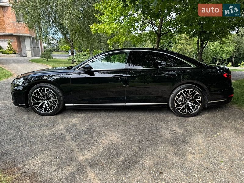 Седан Audi A8 2024 в Хмельницькому