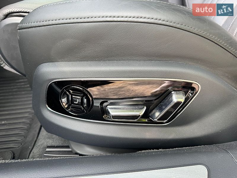 Седан Audi A8 2024 в Хмельницькому