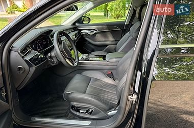 Седан Audi A8 2024 в Хмельницькому