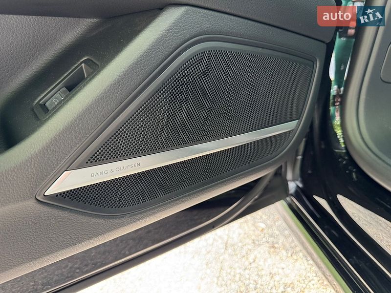 Седан Audi A8 2024 в Хмельницькому