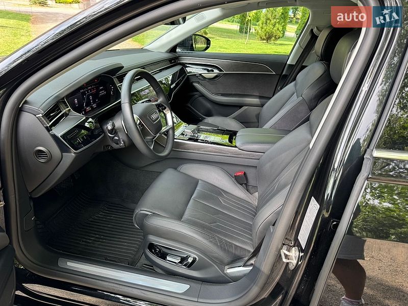 Седан Audi A8 2024 в Хмельницькому