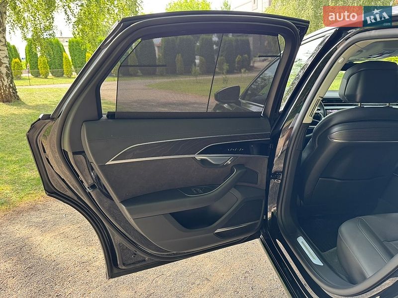 Седан Audi A8 2024 в Хмельницькому