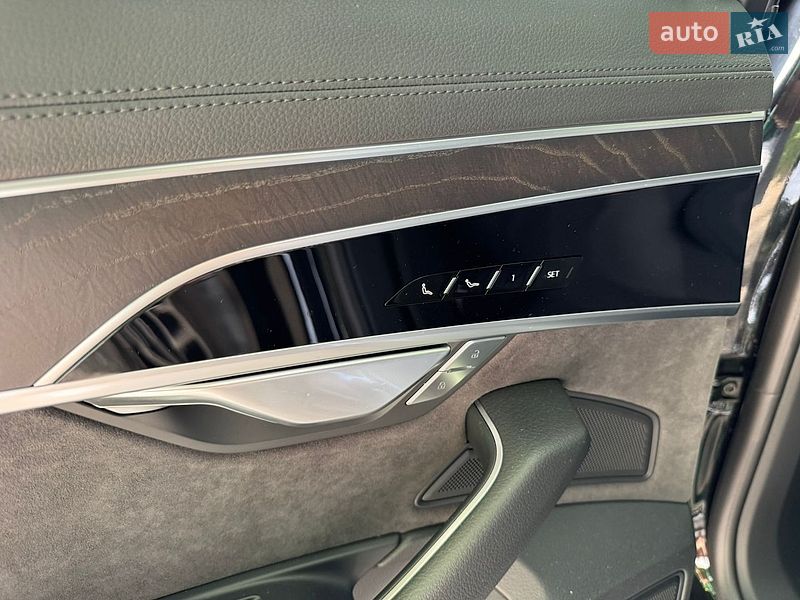 Седан Audi A8 2024 в Хмельницькому