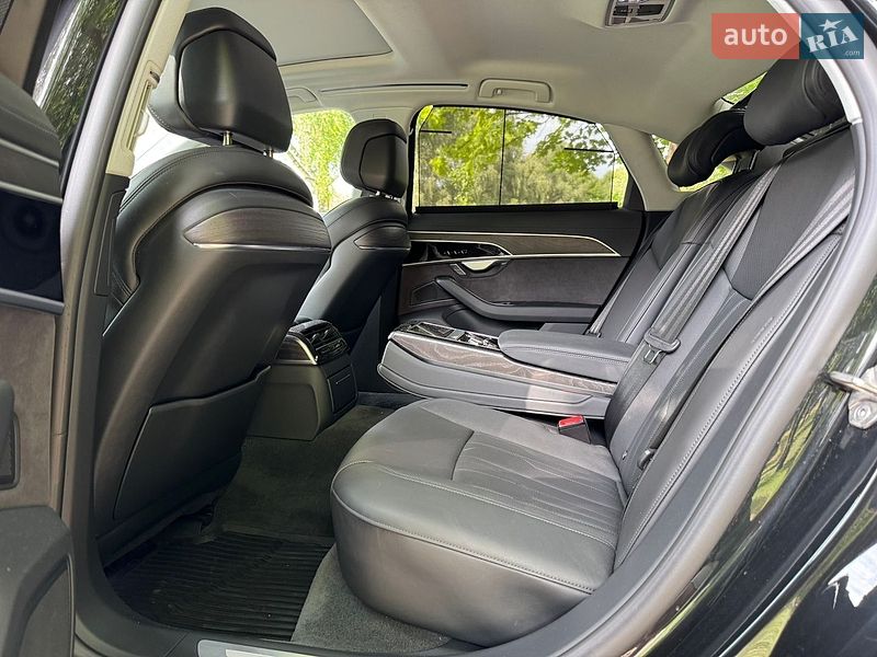 Седан Audi A8 2024 в Хмельницькому