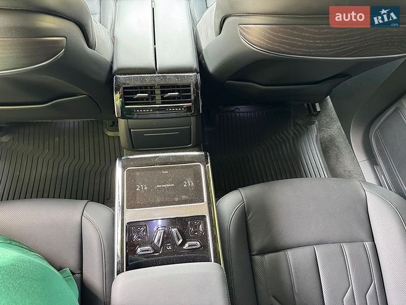 Седан Audi A8 2024 в Хмельницькому
