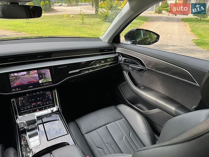 Седан Audi A8 2024 в Хмельницькому