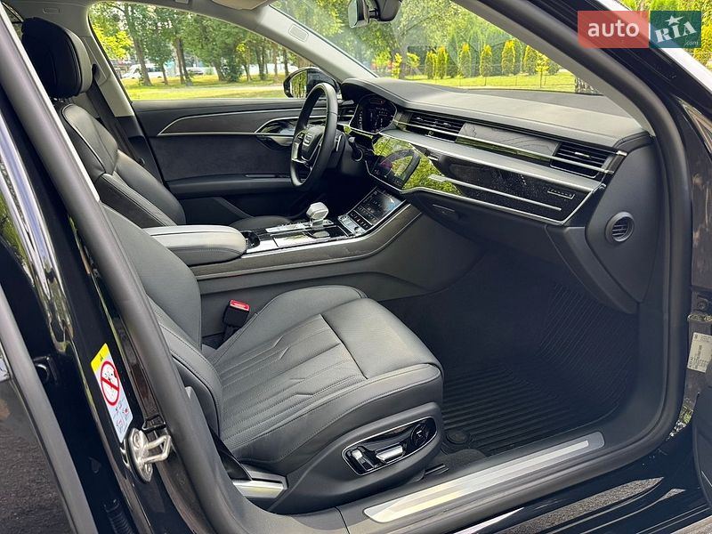 Седан Audi A8 2024 в Хмельницькому