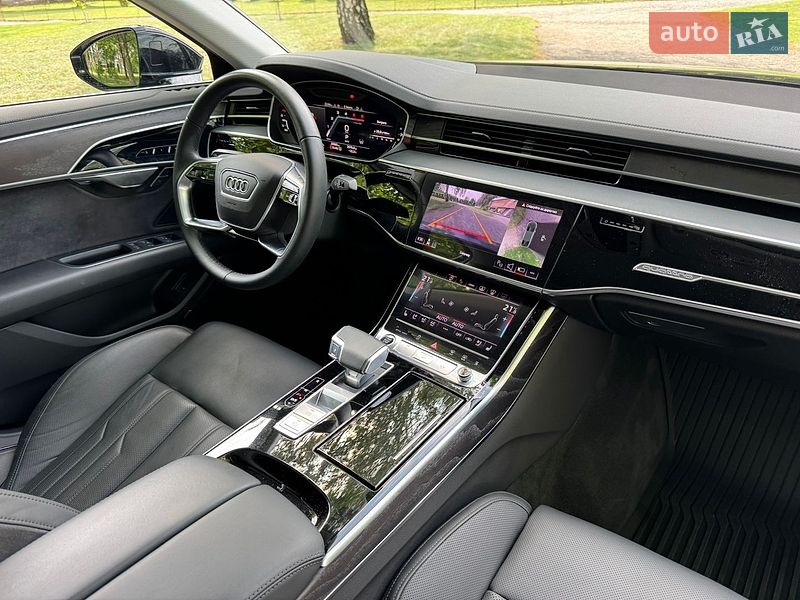 Седан Audi A8 2024 в Хмельницькому