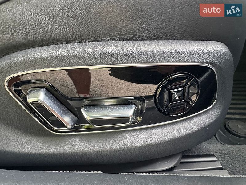 Седан Audi A8 2024 в Хмельницькому