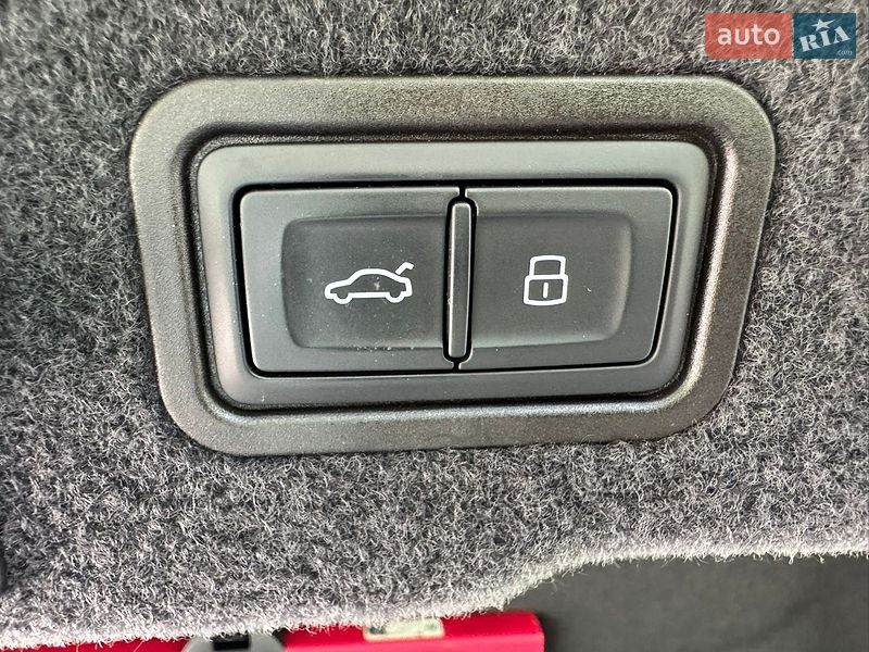 Седан Audi A8 2024 в Хмельницькому