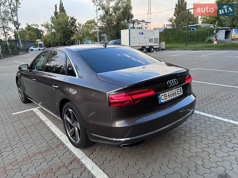 Седан Audi A8 2014 в Києві