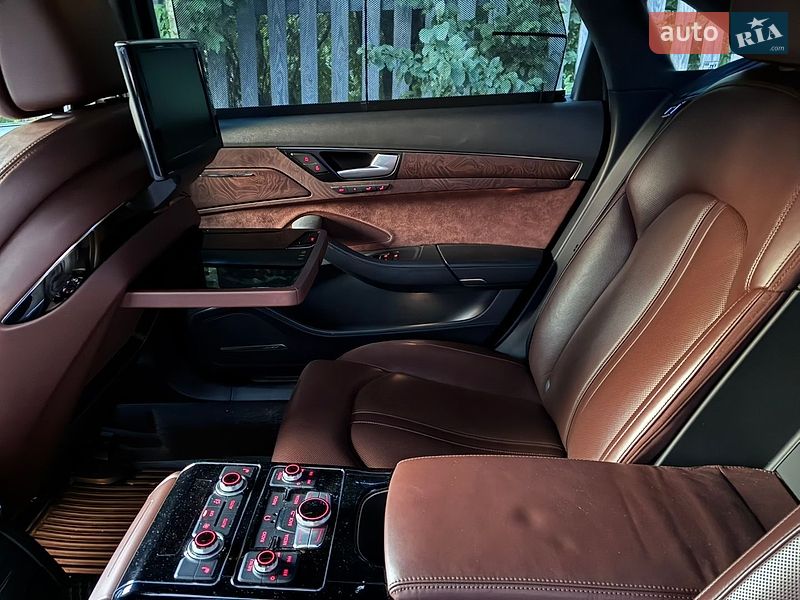 Седан Audi A8 2014 в Києві