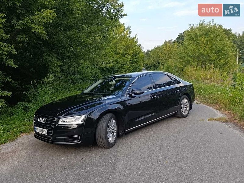 Седан Audi A8 2017 в Березане
