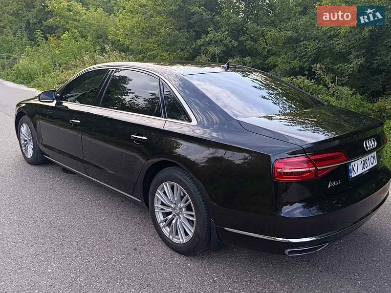 Седан Audi A8 2017 в Березане