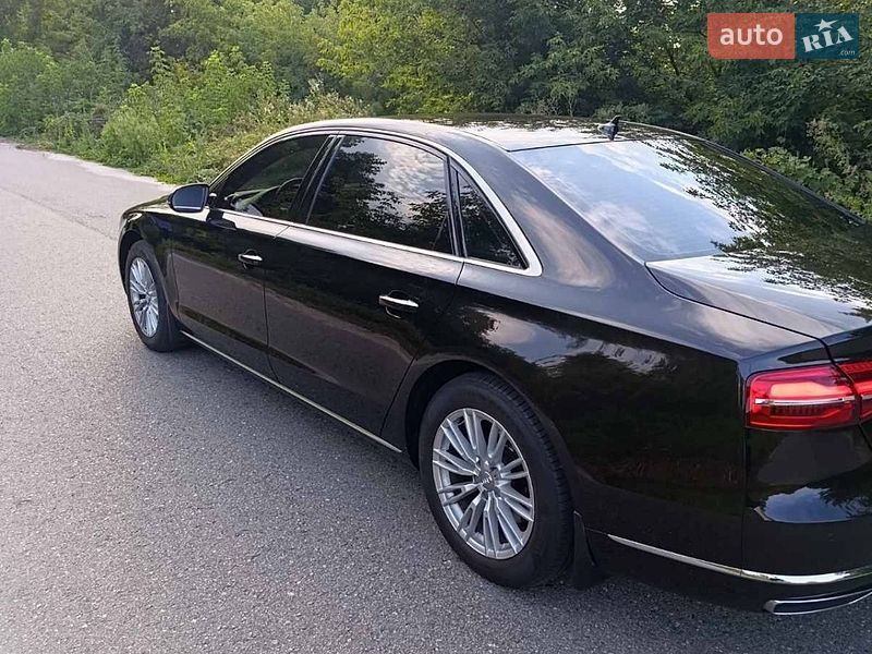 Седан Audi A8 2017 в Березане