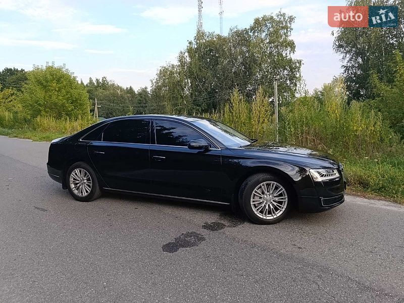 Седан Audi A8 2017 в Березане
