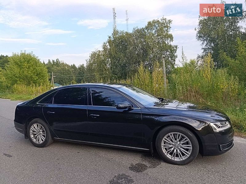 Седан Audi A8 2017 в Березане