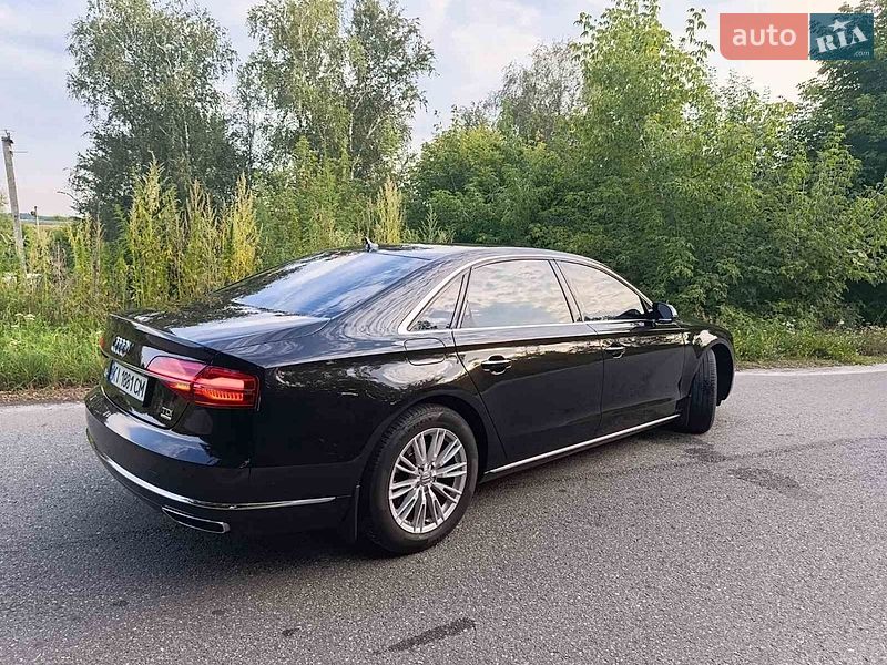 Седан Audi A8 2017 в Березане