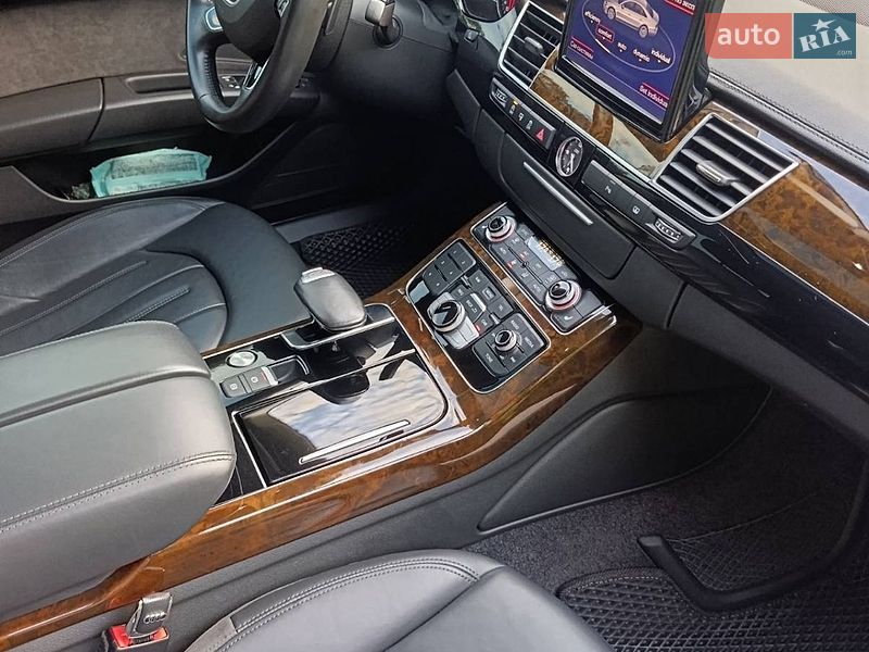 Седан Audi A8 2017 в Березане