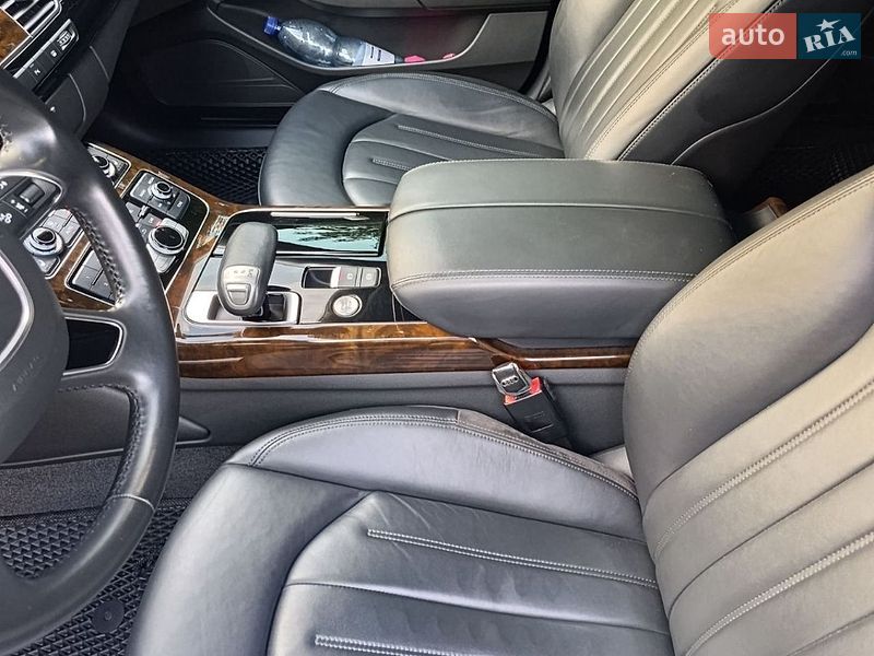 Седан Audi A8 2017 в Березане