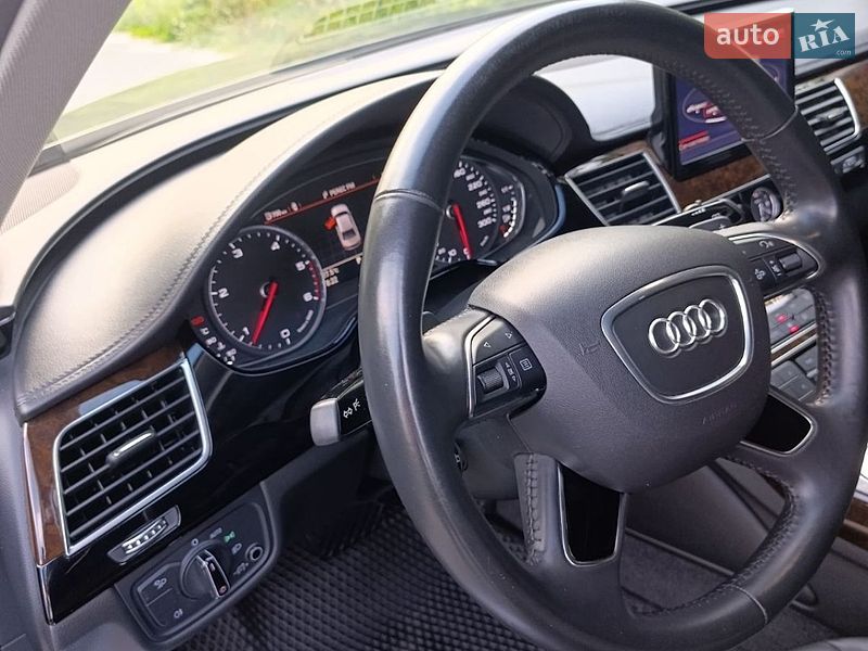 Седан Audi A8 2017 в Березане