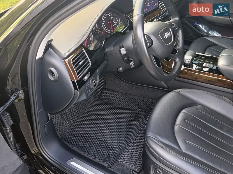 Седан Audi A8 2017 в Березане