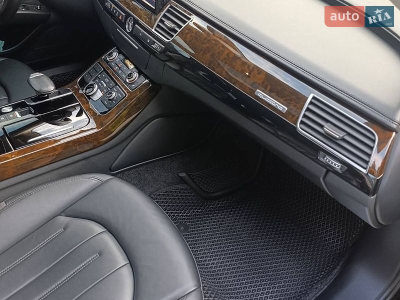 Седан Audi A8 2017 в Березане
