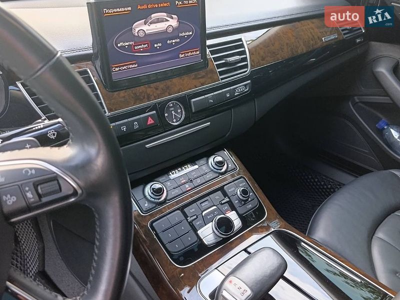 Седан Audi A8 2017 в Березане