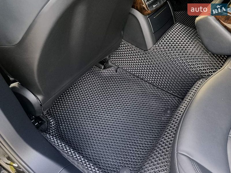 Седан Audi A8 2017 в Березане