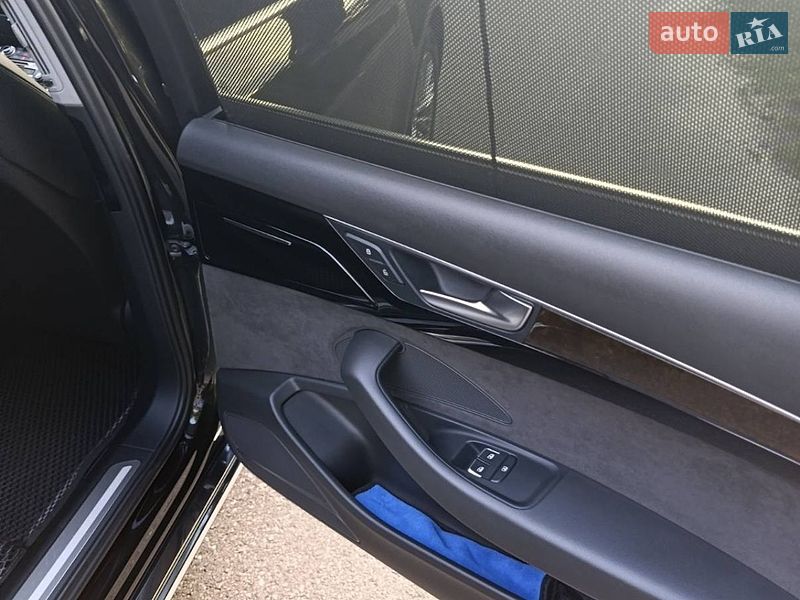 Седан Audi A8 2017 в Березане
