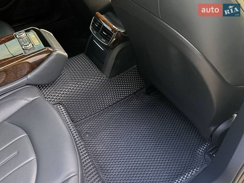 Седан Audi A8 2017 в Березане