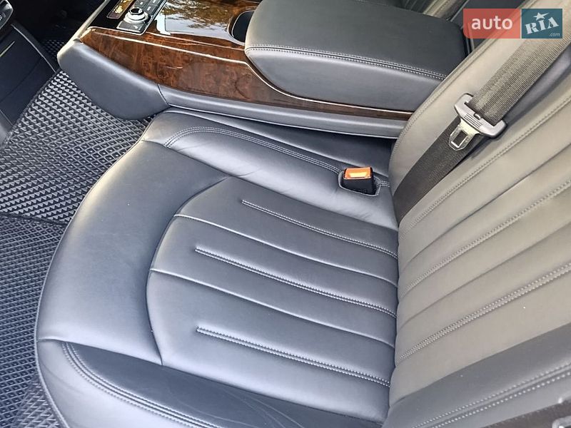 Седан Audi A8 2017 в Березане