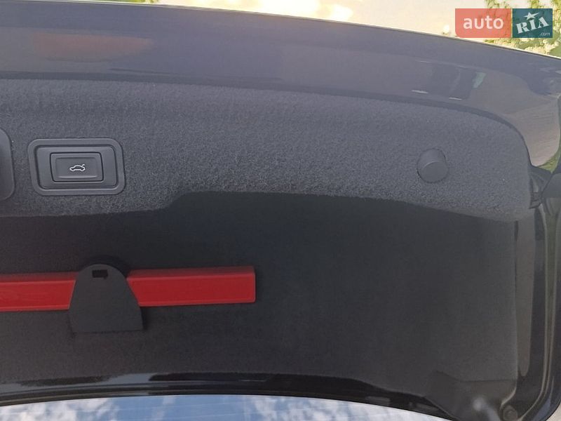 Седан Audi A8 2017 в Березане