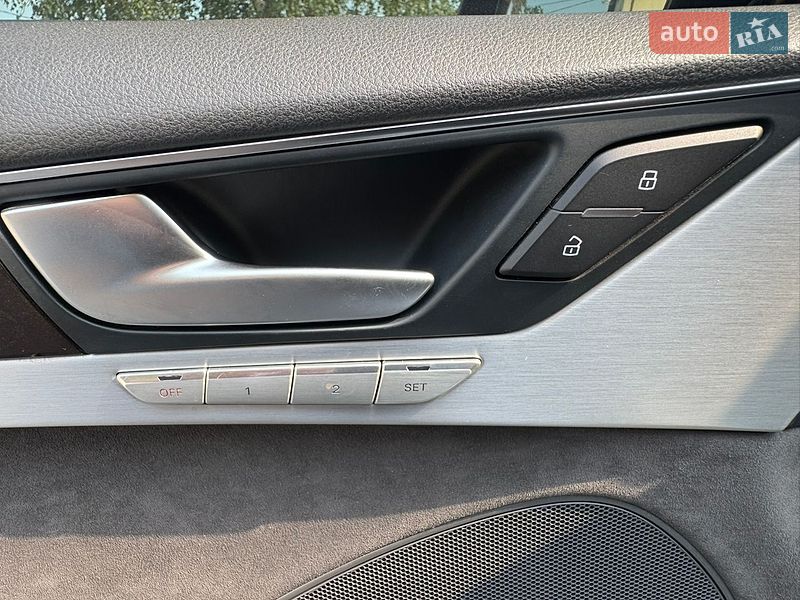 Седан Audi A8 2015 в Києві фото 14 Седан Audi A8 2015 в Києві